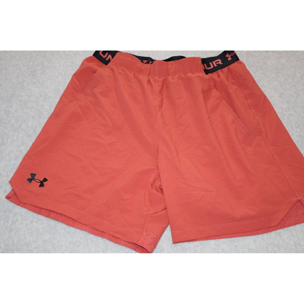 Under Armour Shorts Mens Medium Fitted HeatGear Gym Workout Pink 6" Inseam